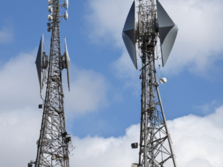 2 antennes assurant le relais telecommunication
